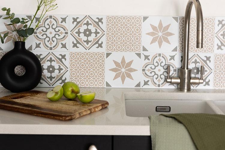 D-C-fix selvkl&aelig;bende fliser til v&aelig;g - Jamila olive