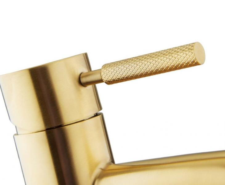 Cassøe Crystal Cut komplet pakke til badeværelset - Børstet messing Cassøe Crystal Cut komplet pakke til badeværelset - Børstet messing