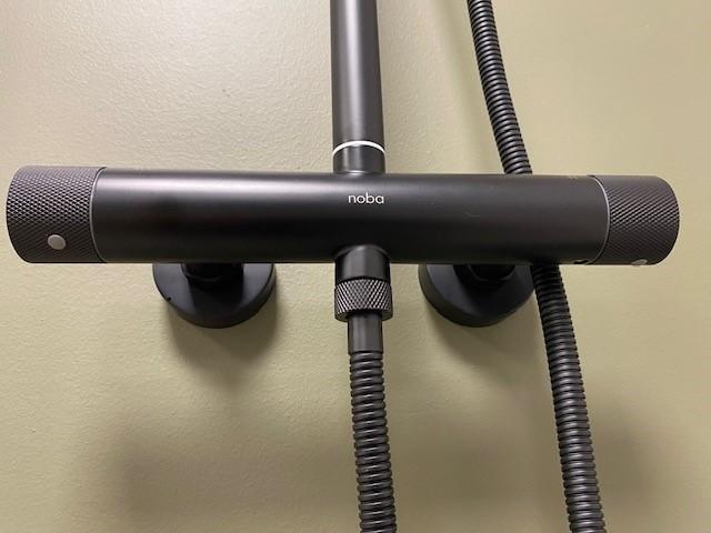 Cassøe Crystal Cut komplet brusesystem - T8 - Mat sort Cassøe Crystal Cut komplet brusesystem - T8 - Mat sort