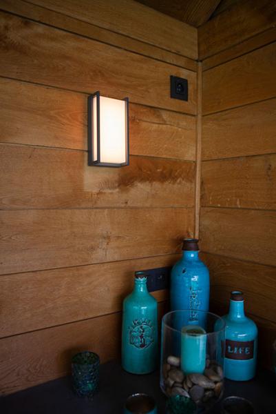 Lutec Connected Qubo udend&oslash;rslampe til v&aelig;g m/appstyring og farveskift