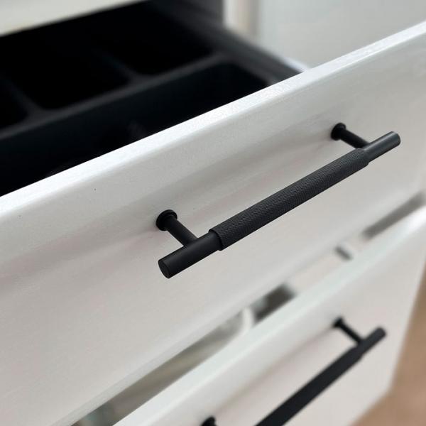 Beslagsboden B6361 m&oslash;belgreb m/crystal cut - Mat sort