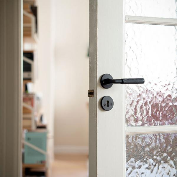 Beslagsboden Design indendørs dørhåndtag m/crystal cut - Mat sort Beslagsboden Design indendørs dørhåndtag m/crystal cut - Mat sort