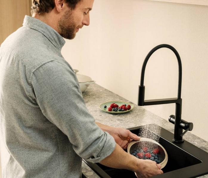 hansgrohe Talis Select M54 k&oslash;kkenarmatur m/PowderSpray og svingtud - Krom